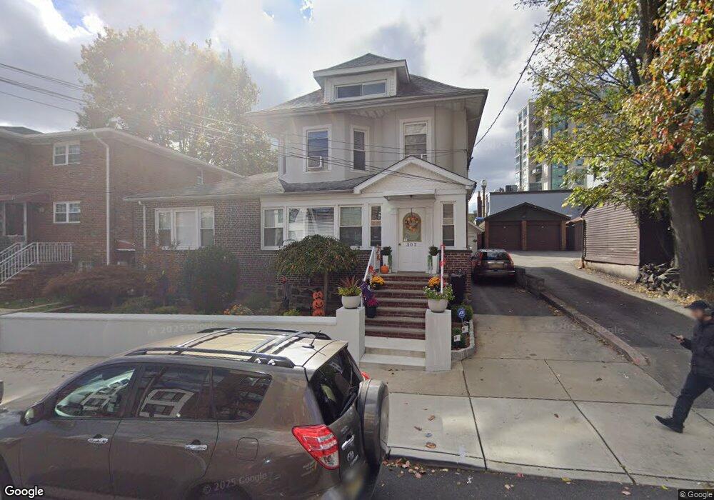 302 Lafayette Ave, Cliffside Park, NJ 07010 - photo 1