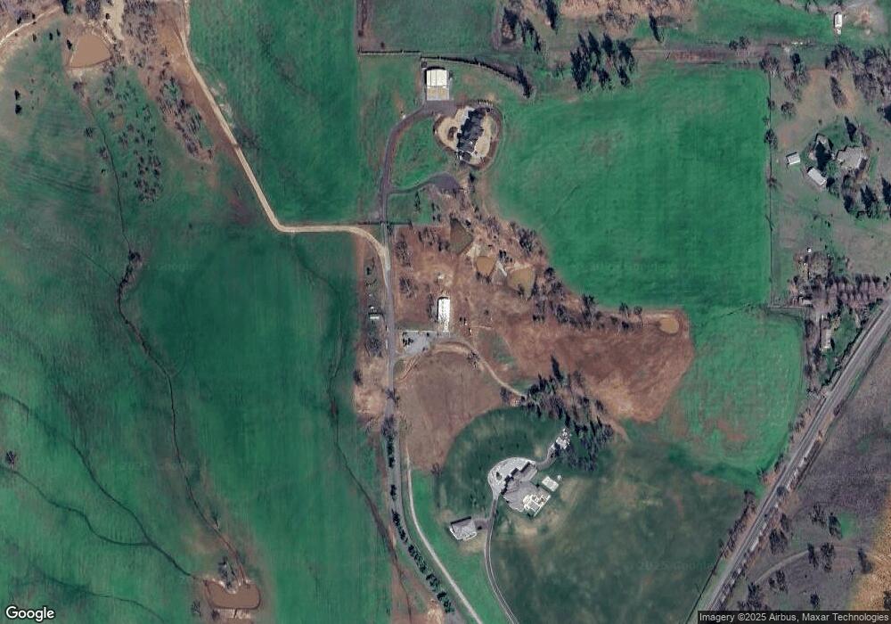 1253 Old Stage Rd, Central Point, OR 97502 - photo 1