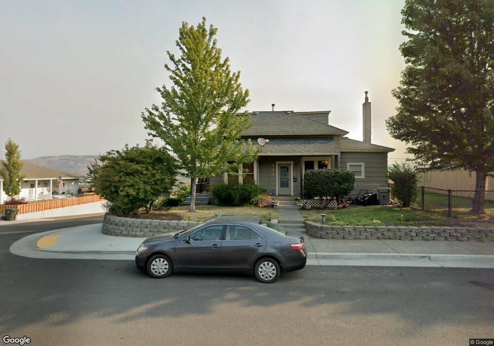 421 W 15th St, the Dalles, OR 97058 - photo 1