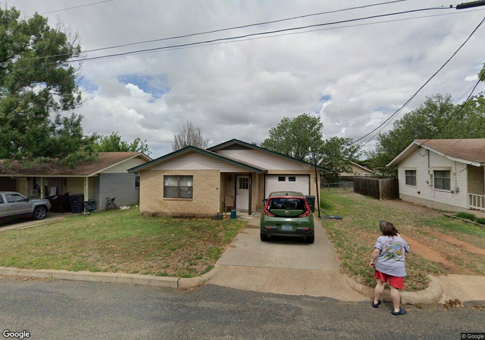 208 Green Meadows Ln, Fredericksburg, TX 78624 - photo 1