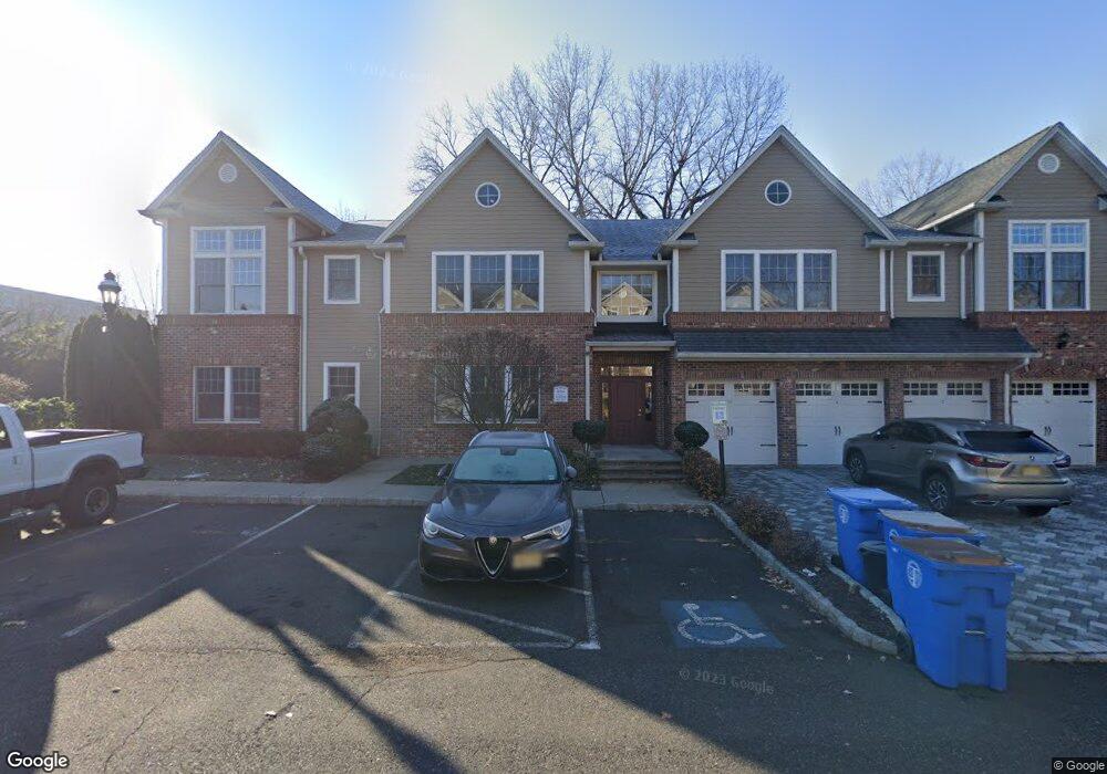 8 Hemlock Ln, Tenafly, NJ 07670 - photo 1