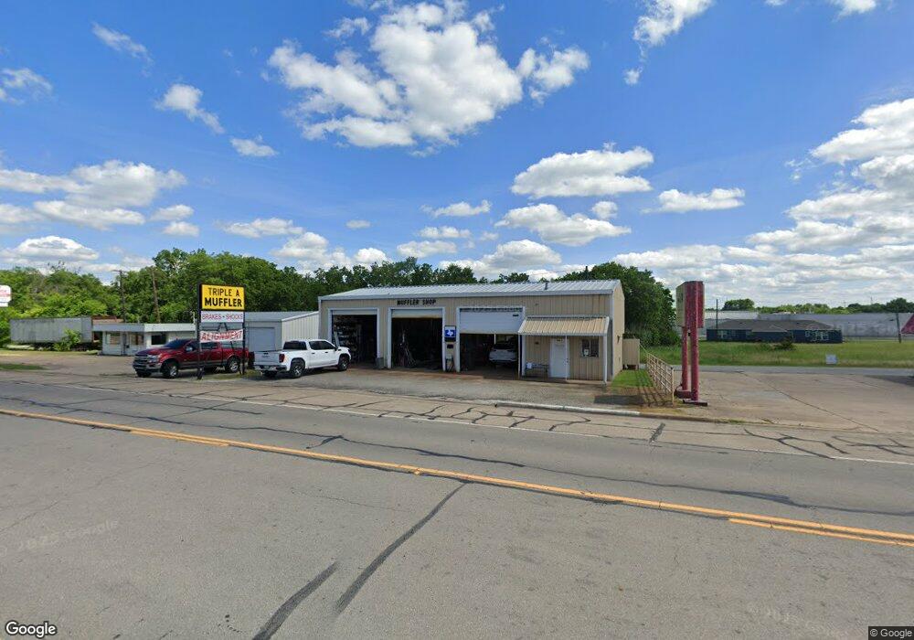 804 E Sam Rayburn Dr, Bonham, TX 75418 - photo 1