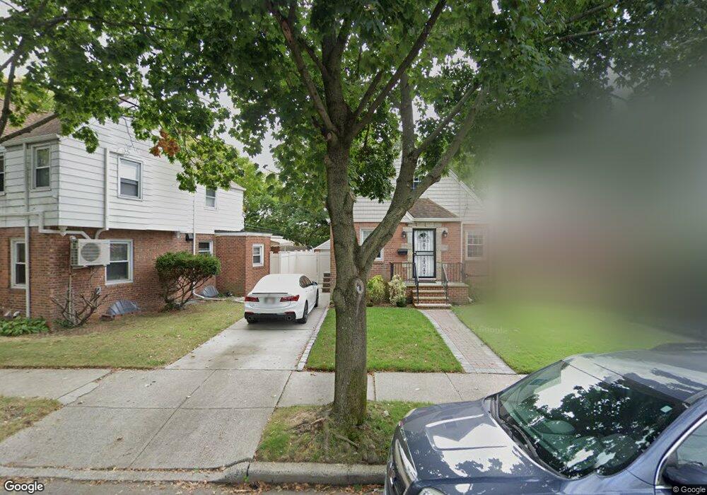 8426 266th St, Floral Park, NY 11001 - photo 1