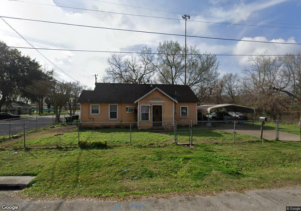 2526 Avenue of Oaks St, Houston, TX 77026 - photo 1