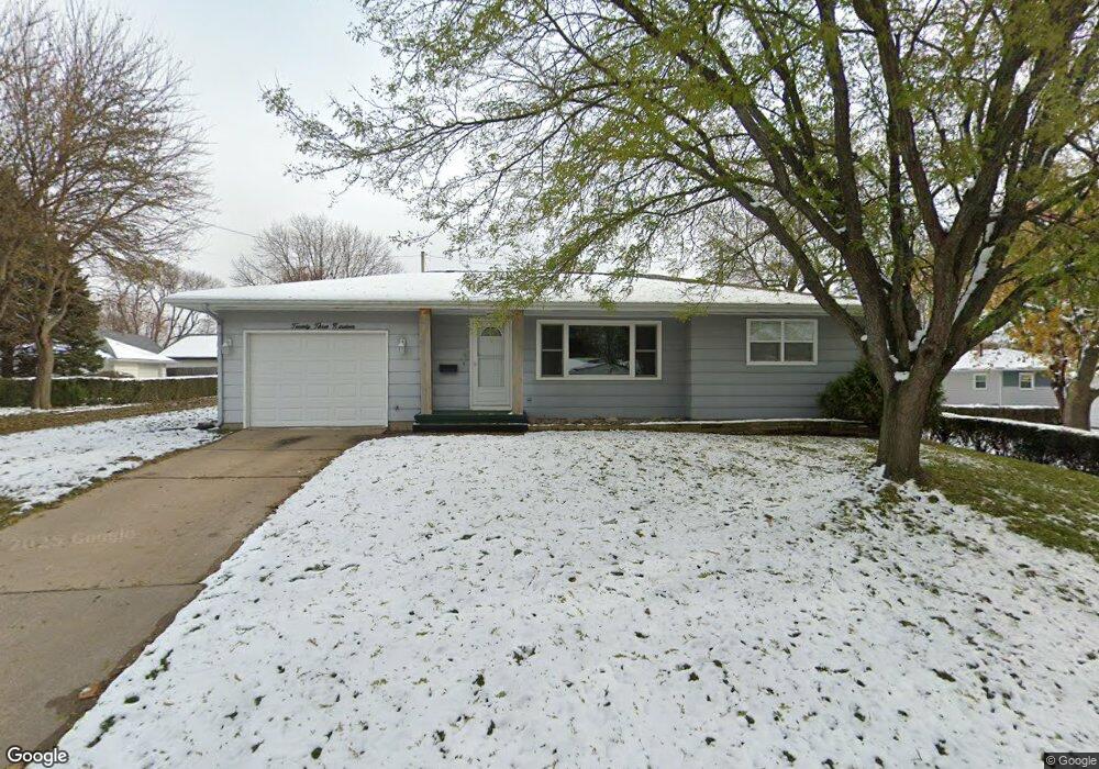 2319 Mallory St SW, Cedar Rapids, IA 52404 - photo 1