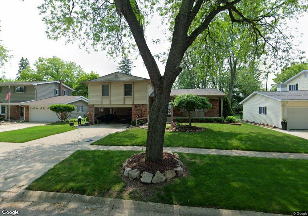 1020 Skyview Dr, Flushing, MI 48433 - photo 1