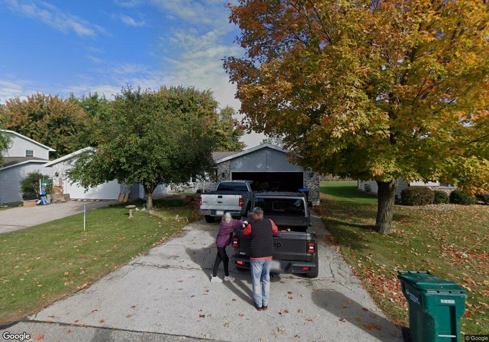 1320 W Hiawatha Dr, Appleton, WI 54914 - photo 1