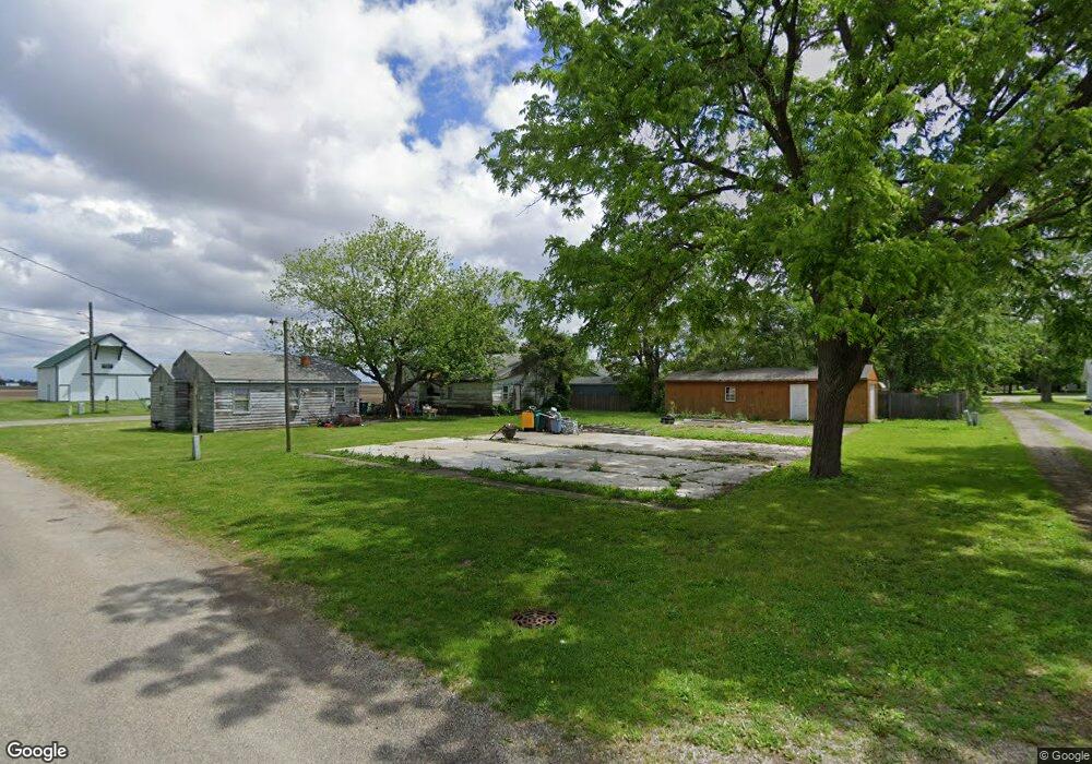 724 N 5th St, Mattoon, IL 61938 - photo 1