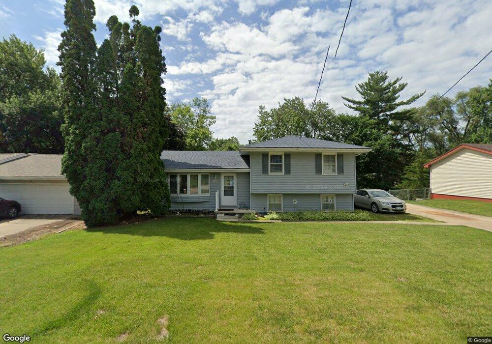 1008 Luster Ln, Des Moines, IA 50315 - photo 1