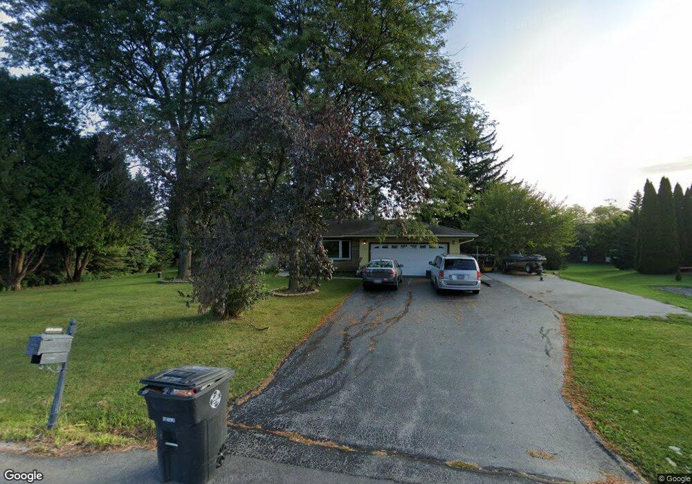 W151N8064 Hilltop Dr, Menomonee Falls, WI 53051 - photo 1