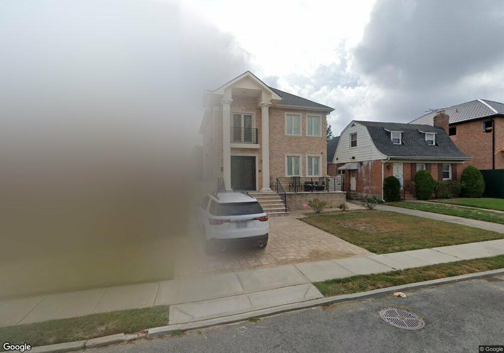 7511 184th St, Fresh Meadows, NY 11366 - photo 1