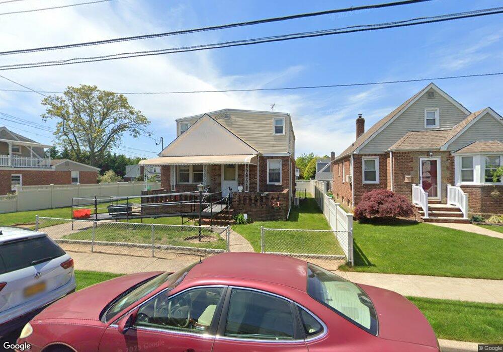 272 Commonwealth St, Franklin Square, NY 11010 - photo 1