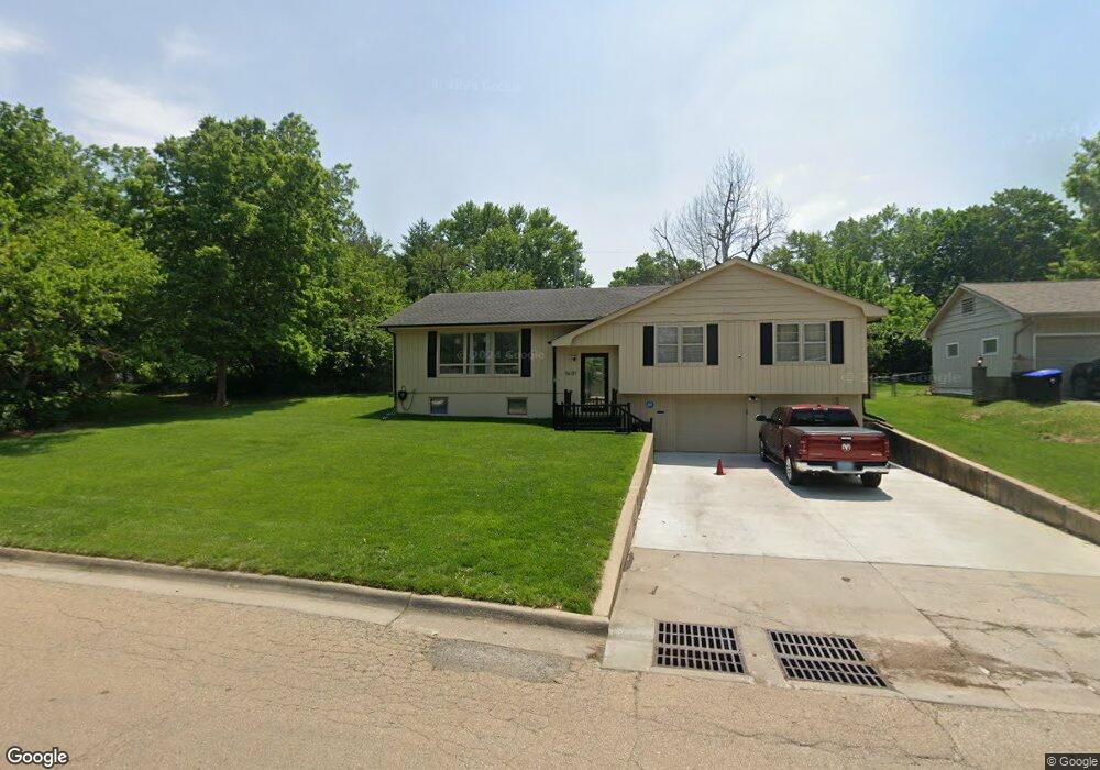1601 SW 27th St, Topeka, KS 66611 - photo 1