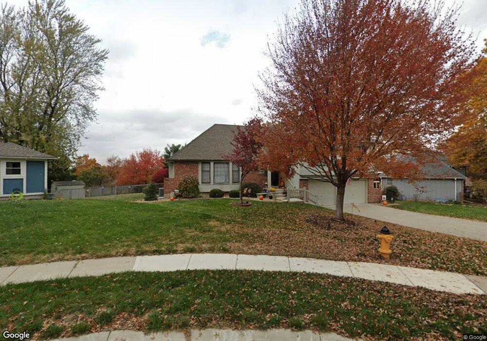 4820 Cody St, Shawnee, KS 66203 - photo 1