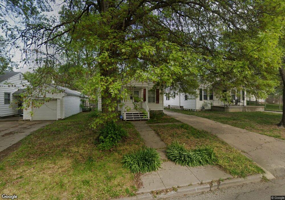 320 SW Roosevelt St, Topeka, KS 66606 - photo 1