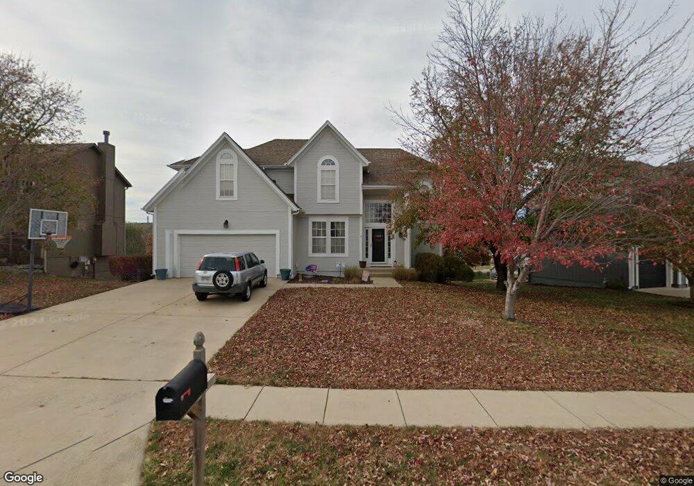 5306 Lakecrest Dr, Shawnee, KS 66218 - photo 1