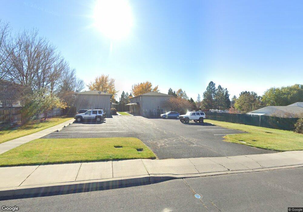 1740 SW Juniper Ave, Redmond, OR 97756 - photo 1