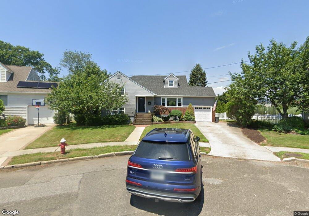 2850 Alfred Ct, Oceanside, NY 11572 - photo 1