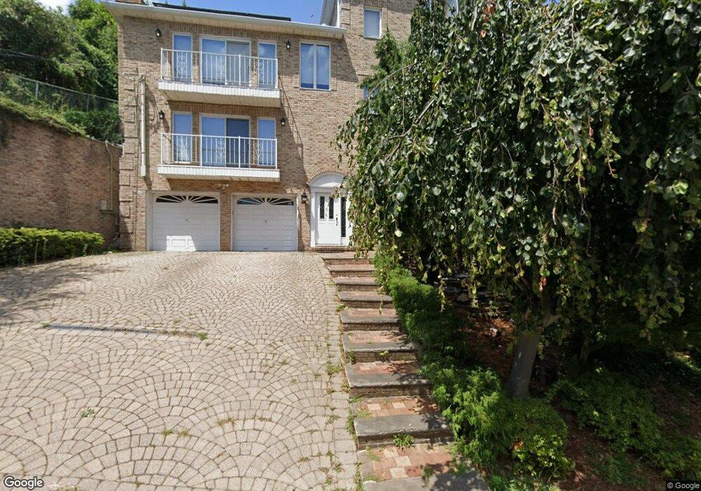 11 Cedarcliff Rd, Staten Island, NY 10301 - photo 1