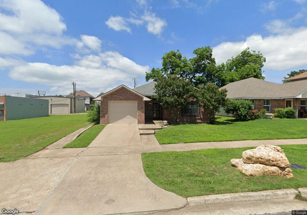 715 W Chestnut St unit 1/2, Denison, TX 75020 - photo 1