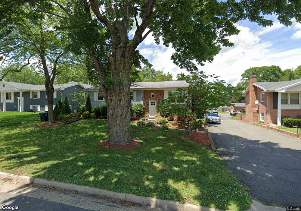 2300 Beacon Hill Rd, Alexandria, VA 22306 - photo 1