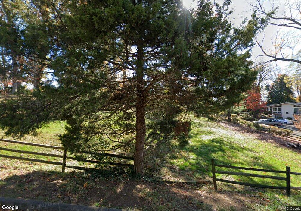 2007 Whiteoaks Dr, Alexandria, VA 22306 - photo 1