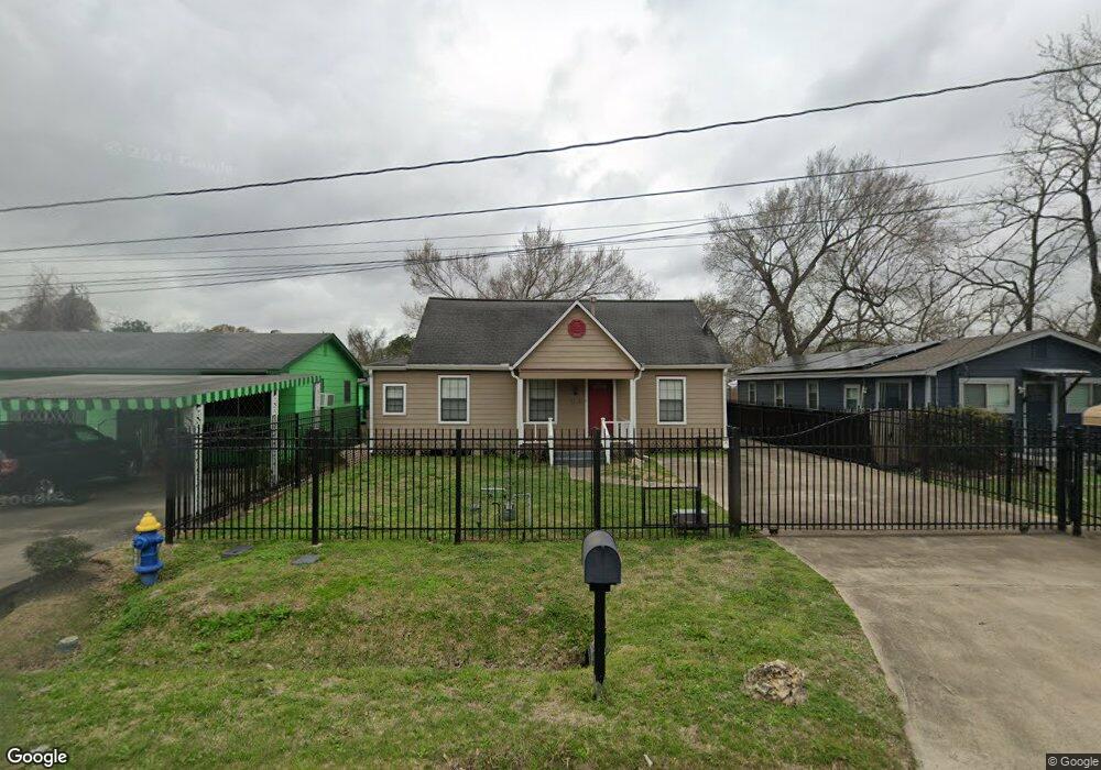 7819 Hanfro Ln, Houston, TX 77088 - photo 1