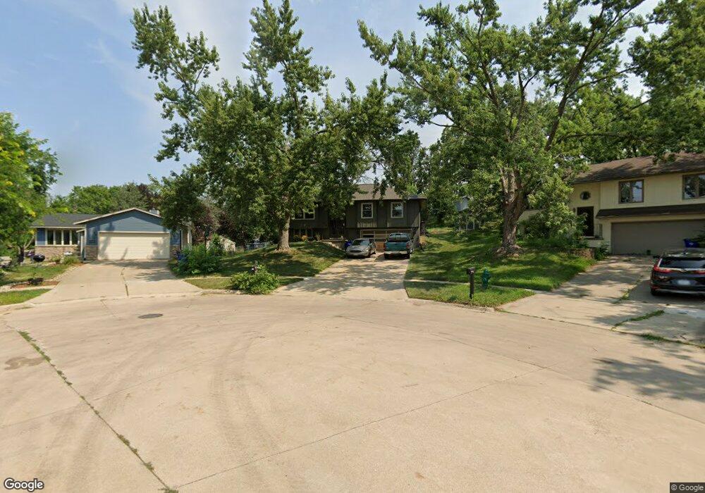 1715 30th Street Ct NW, Cedar Rapids, IA 52405 - photo 1