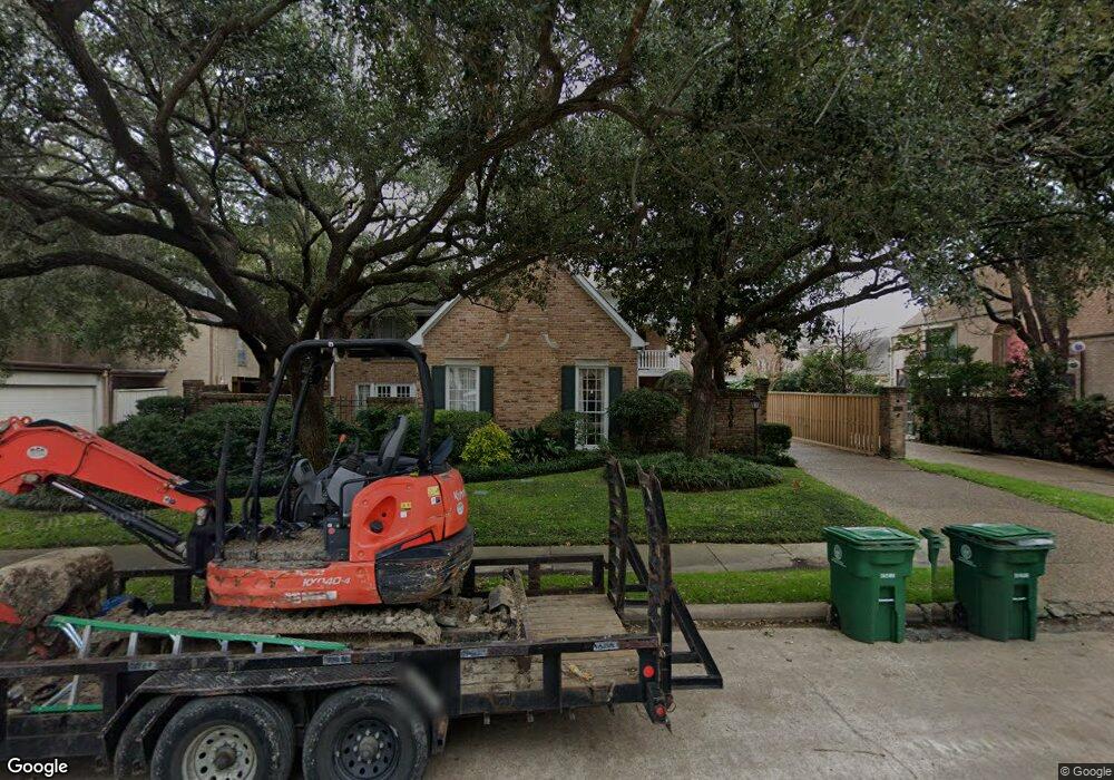 1905 Nantucket Dr, Houston, TX 77057 - photo 1