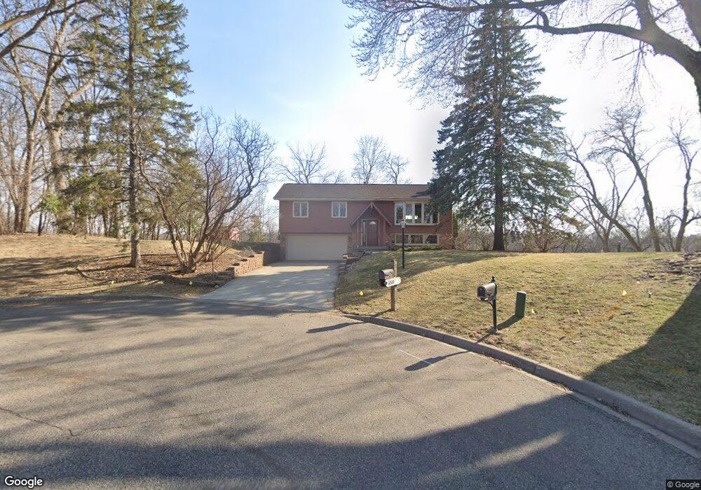 16500 Creekside Cir, Minnetonka, MN 55345 - photo 1