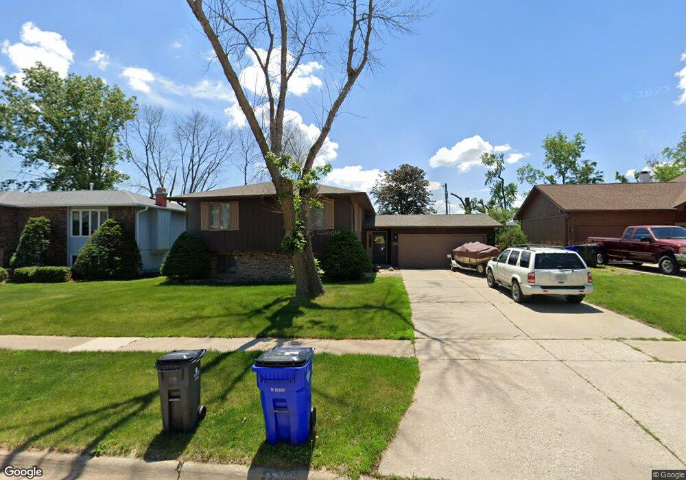 2715 Sue Ln NW, Cedar Rapids, IA 52405 - photo 1