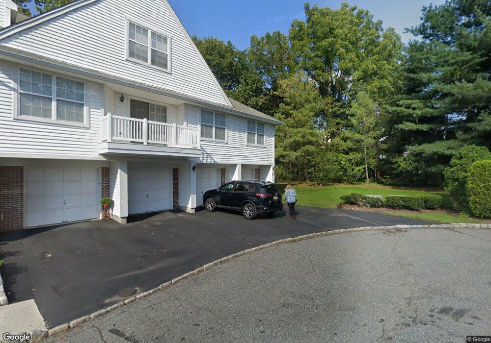 10-2 Vernon Ct, Waldwick, NJ 07463 - photo 1
