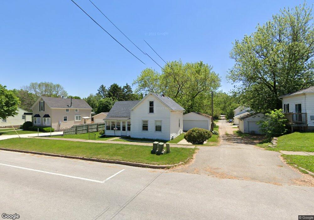 910 W 2nd St, Cedar Falls, IA 50613 - photo 1