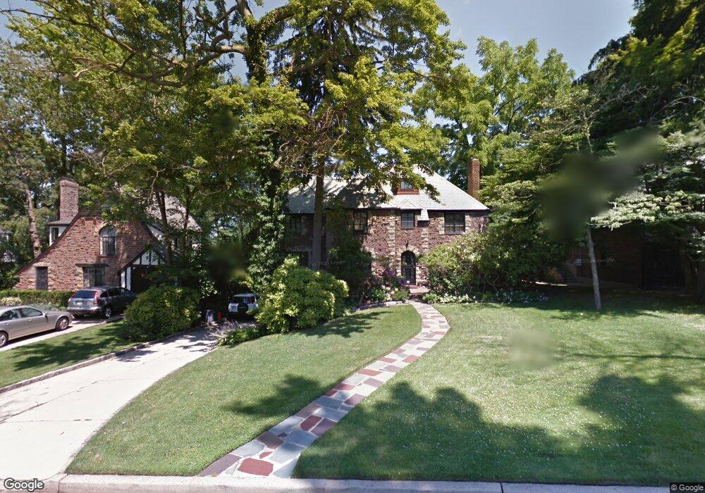 27 Rolling Hill Rd, Manhasset, NY 11030 - photo 1