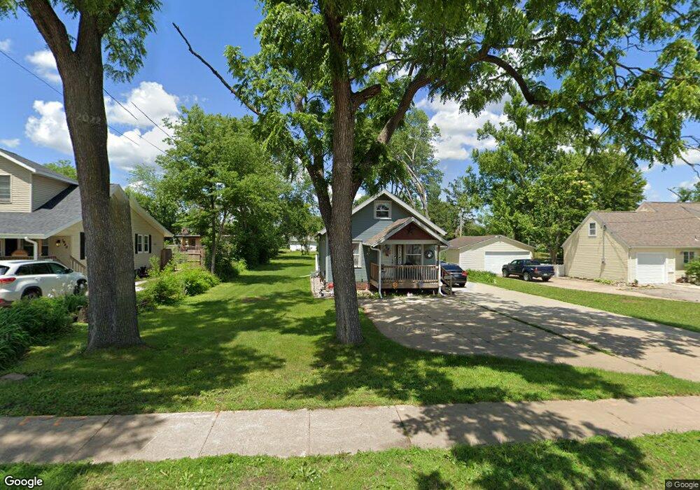 1938 Johnson Ave NW, Cedar Rapids, IA 52405 - photo 1