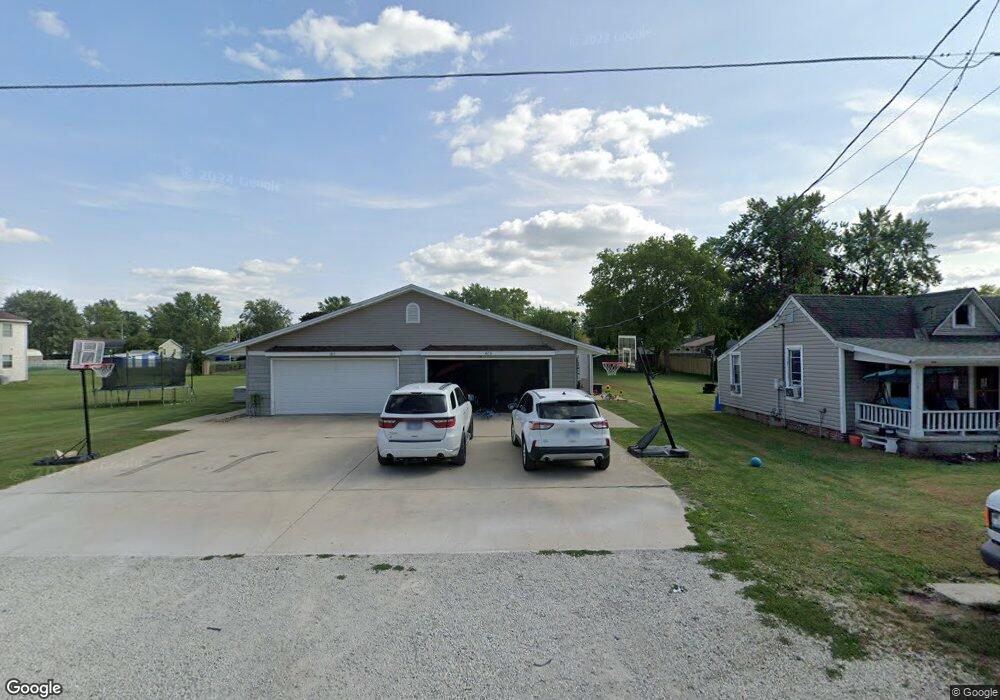 609 E Barker St, Tuscola, IL 61953 - photo 1