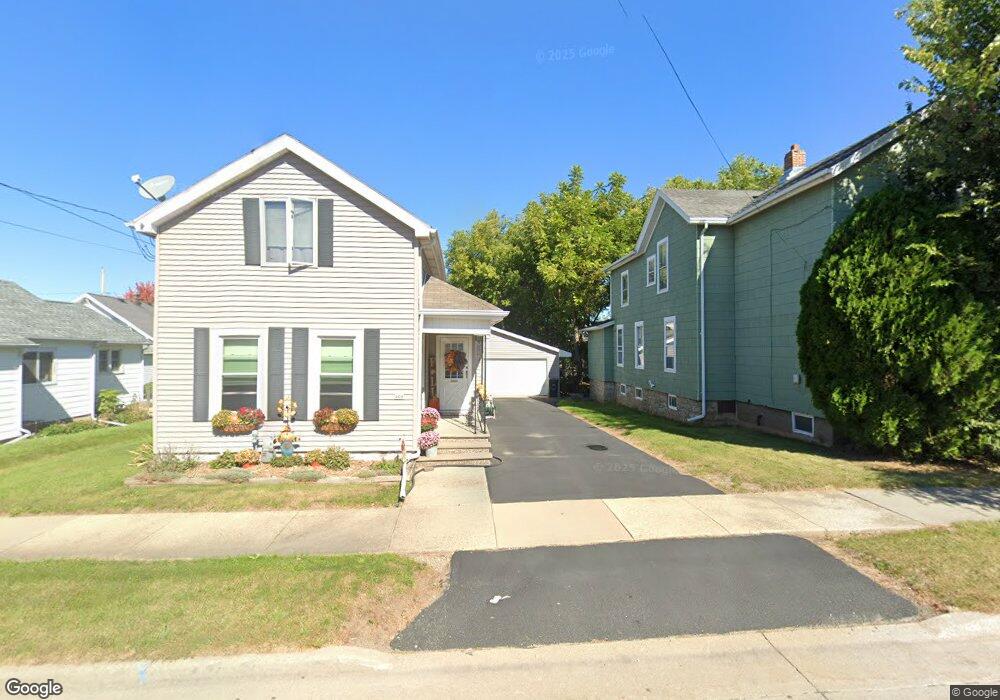 402 W 8th Ave, Oshkosh, WI 54902 - photo 1