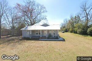 209 E Banks St, Glennville, GA 30427