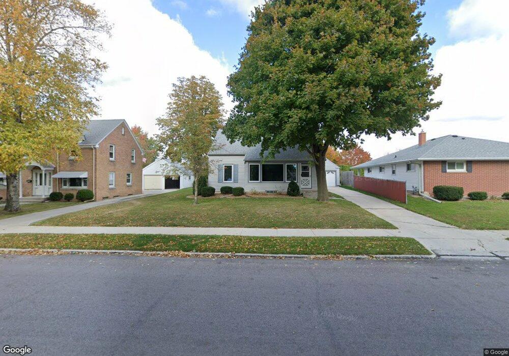 1206 Fairmont Ln, Manitowoc, WI 54220 - photo 1