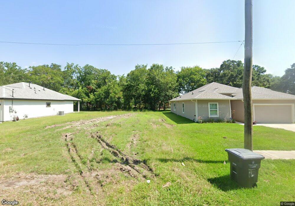 1512 W Blum St unit B, Alvin, TX 77511 - photo 1