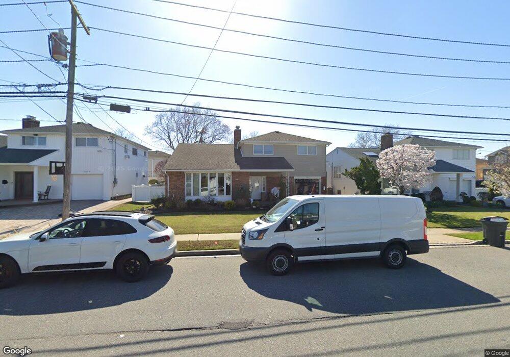 2870 Wynsum Ave, Merrick, NY 11566 - photo 1