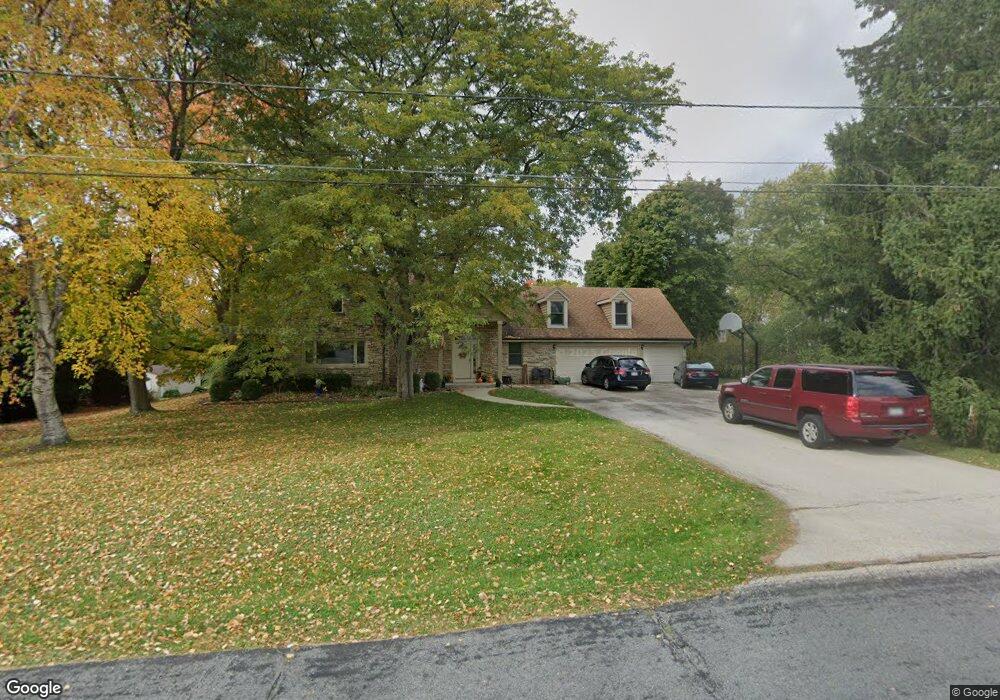 W142N7005 Oakwood Dr, Menomonee Falls, WI 53051 - photo 1