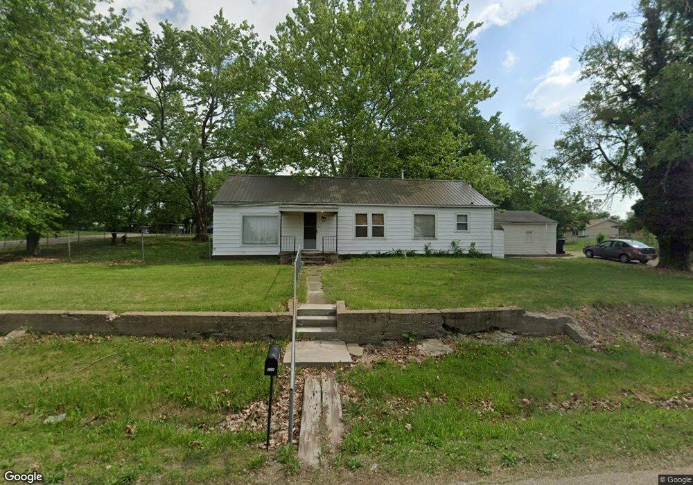 525 SE 27th St, Topeka, KS 66605 - photo 1