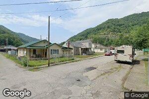 103 W 3rd St, Man, WV 25635