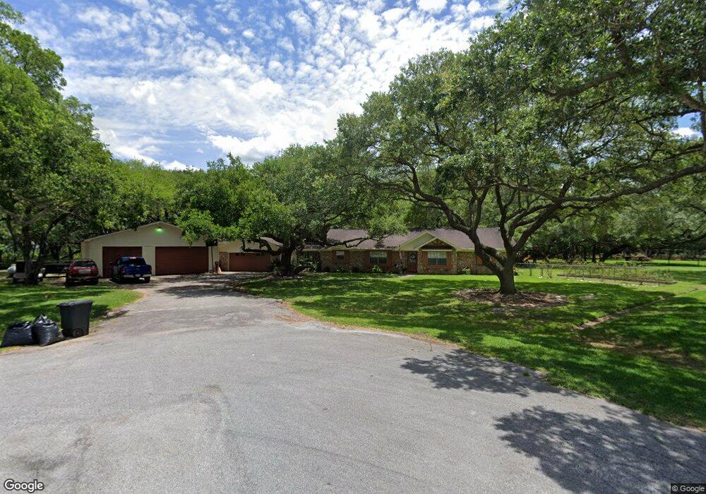 52 Green Meadow Dr, Alvin, TX 77511 - photo 1