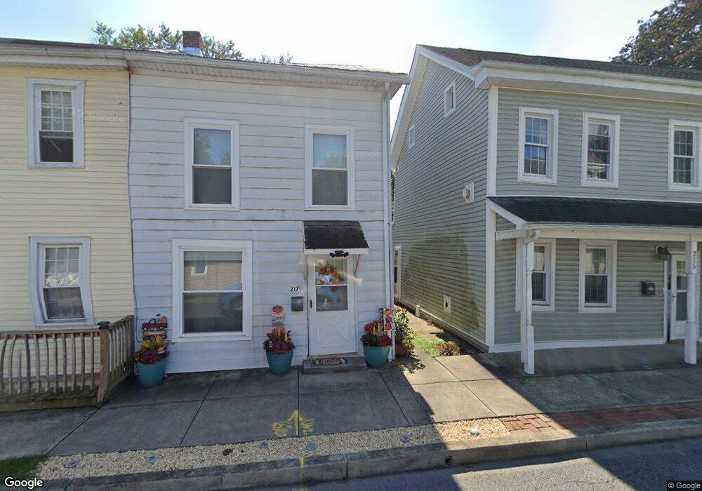 217 E Pine St, Selinsgrove, PA 17870 - photo 1