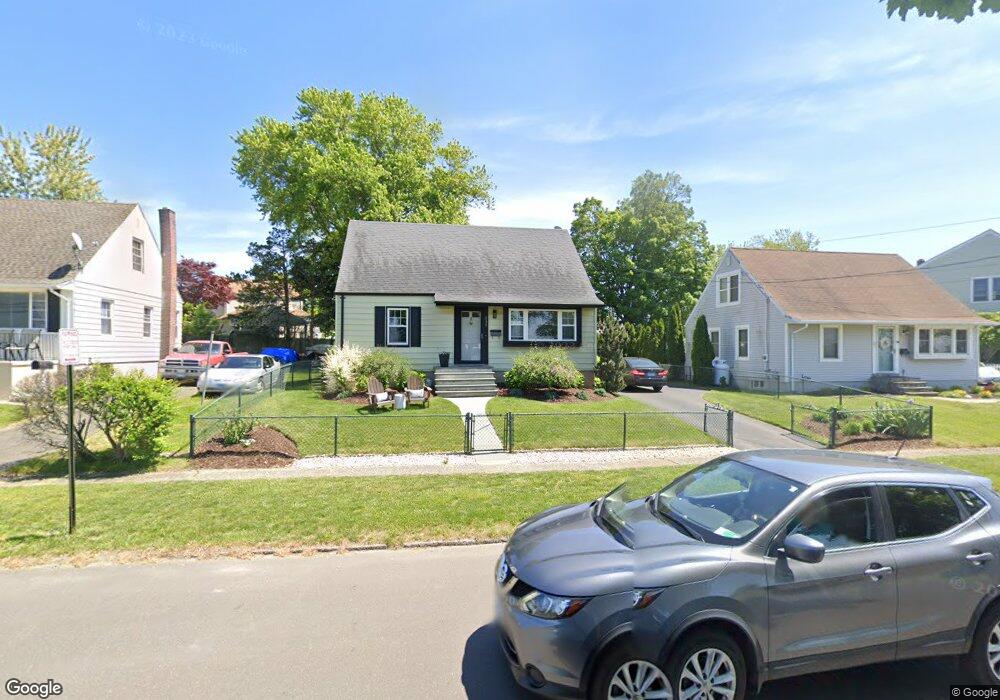 235 Oak Bluff Ave, Stratford, CT 06615 - photo 1