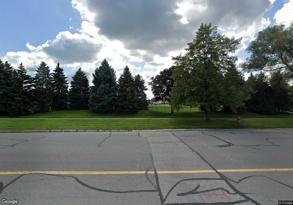 445 Moross Rd, Grosse Pointe Farms, MI 48236 - photo 1