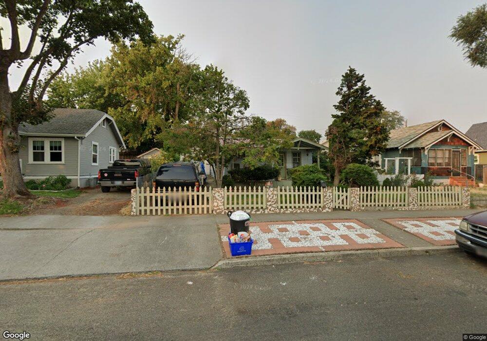 512 W 11th St, the Dalles, OR 97058 - photo 1