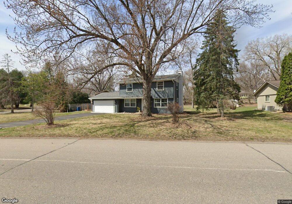 5608 Woodland Rd, Minnetonka, MN 55345 - photo 1